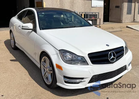2013 Mercedes-Benz C 250 из США, поврежденный, VIN WDDGJ4HB2DG089470